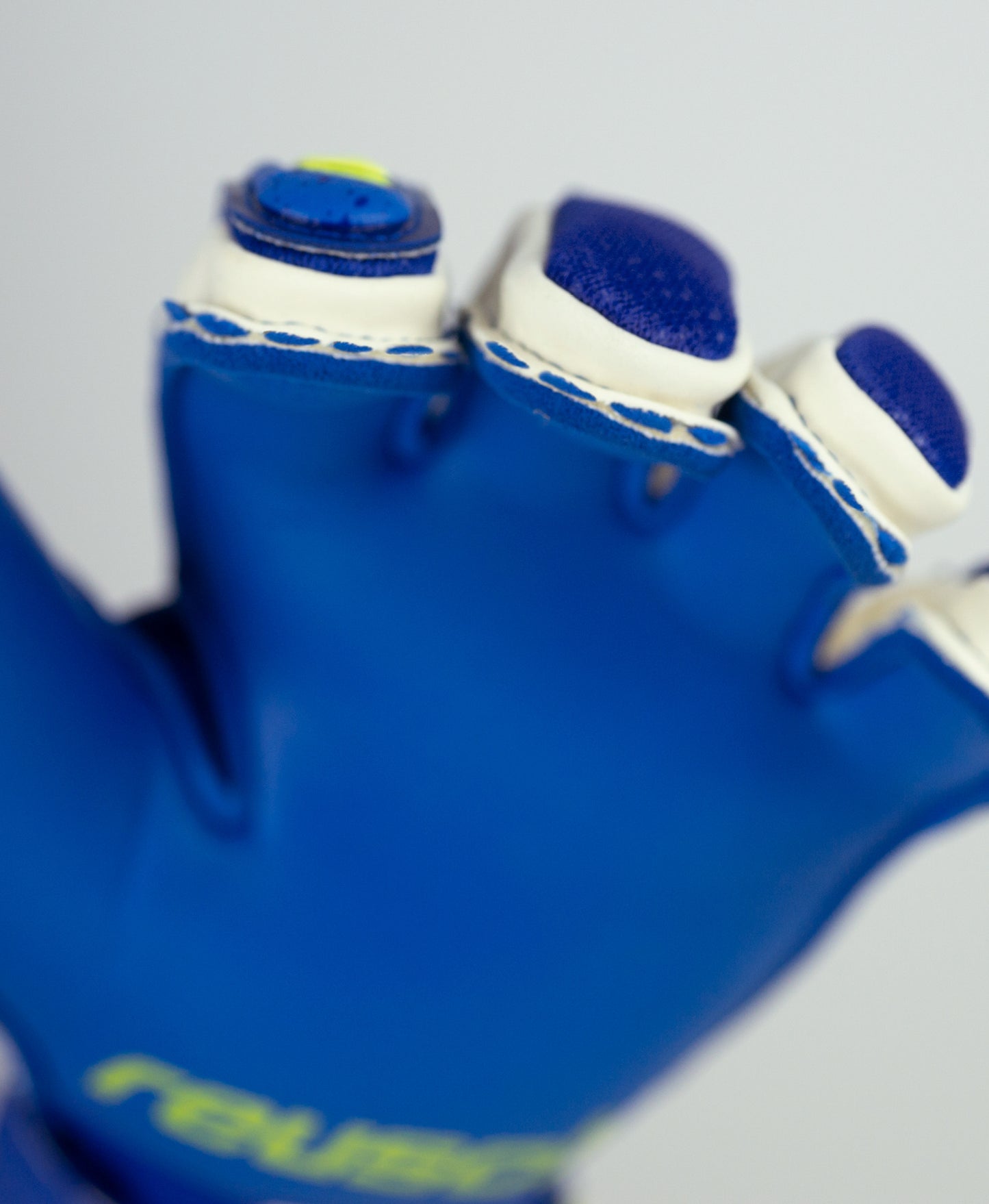 Reusch Attrakt DUO